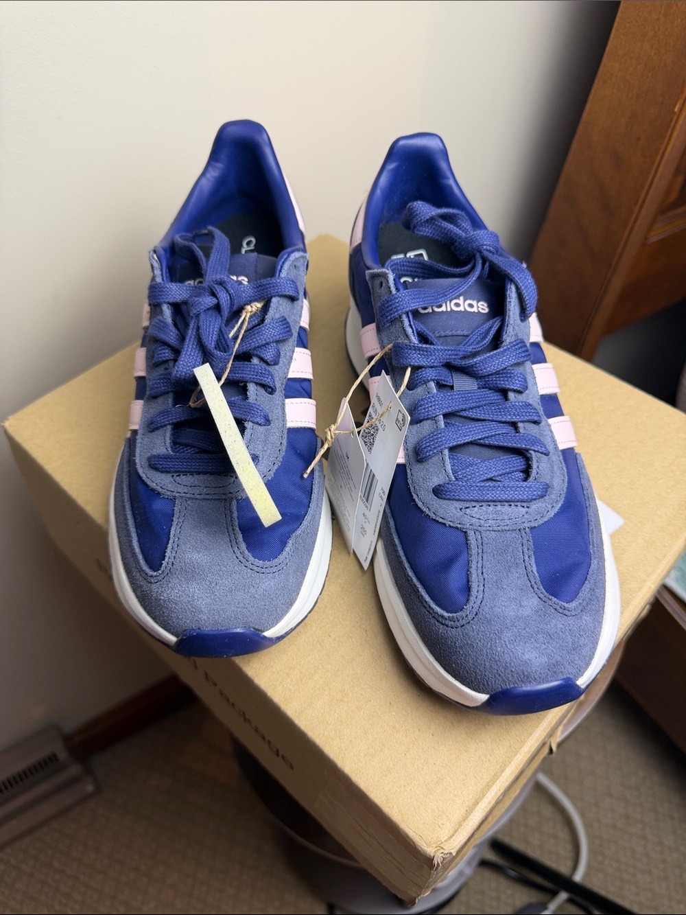 Women's Adidas Run 70s 2.0 navy sneakers with pale pink stripes Size 8.5 NWT